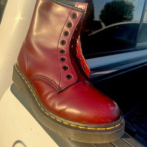 Women burgundy Dr. Martens, size 7 (NO laces) never worn